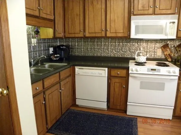 592 Willow Oaks Dr, Ozark, AL 36360