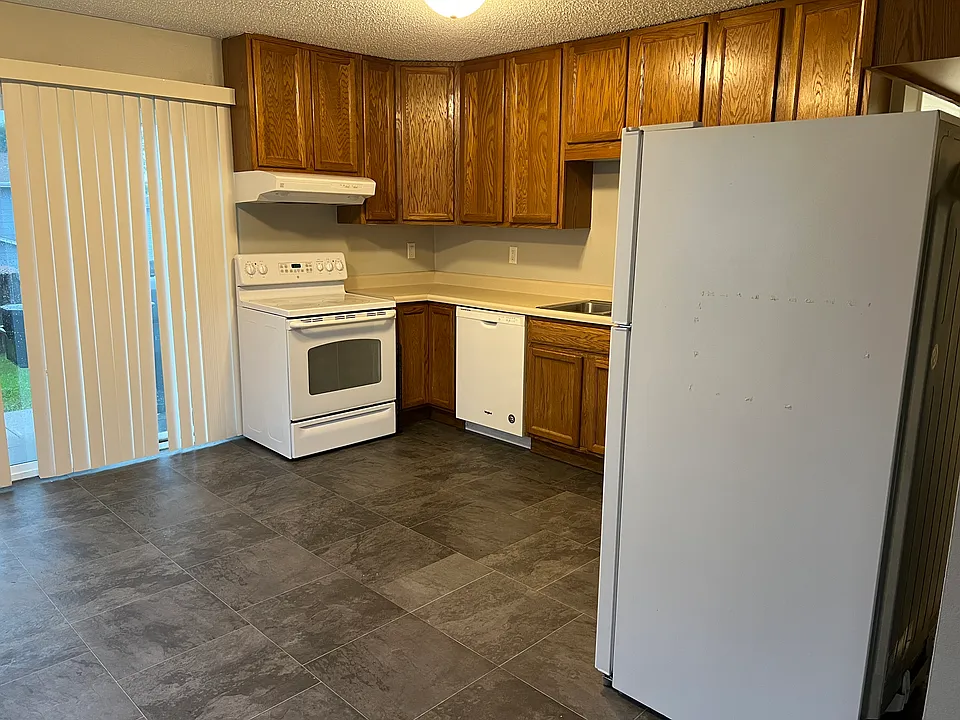 2112 E Caulder Ave #2112
