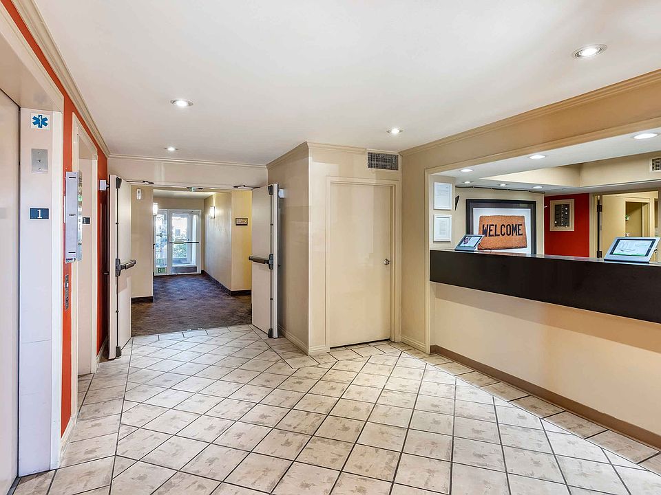 Lobby and Guest Check-in