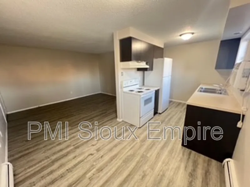 1 bed, 1.0 bath, 750 sqft, $775 — Photo 2
