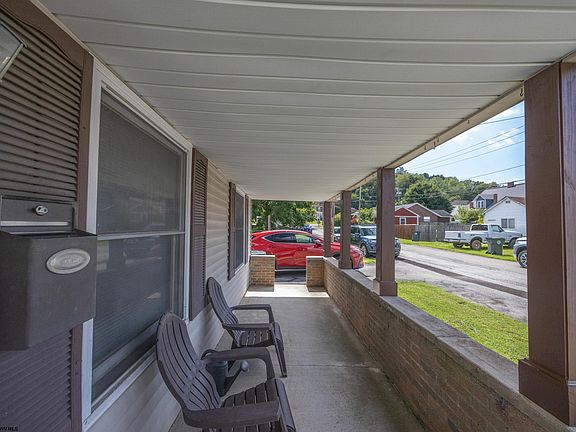 3rd image of 9 Tucker St