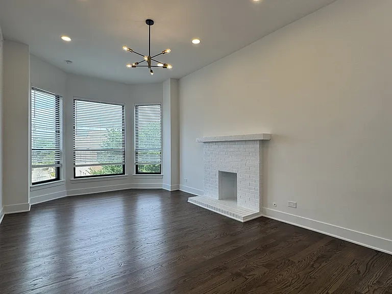 1158-60 W Taylor St / 917 S Racine Ave — Photo 5