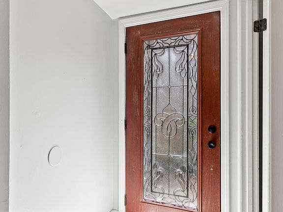 5th image of 6114 The Oaks Ln