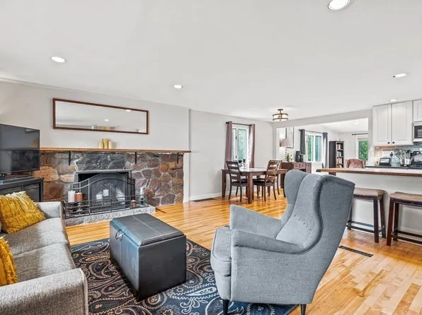 18 Pond Farm Rd, Dedham, MA 02026
