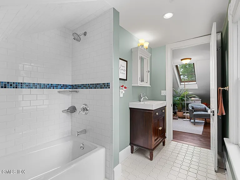 8 Highview Ave — Photo 10
