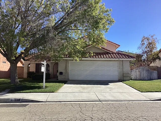 2318 W Avenue K10
