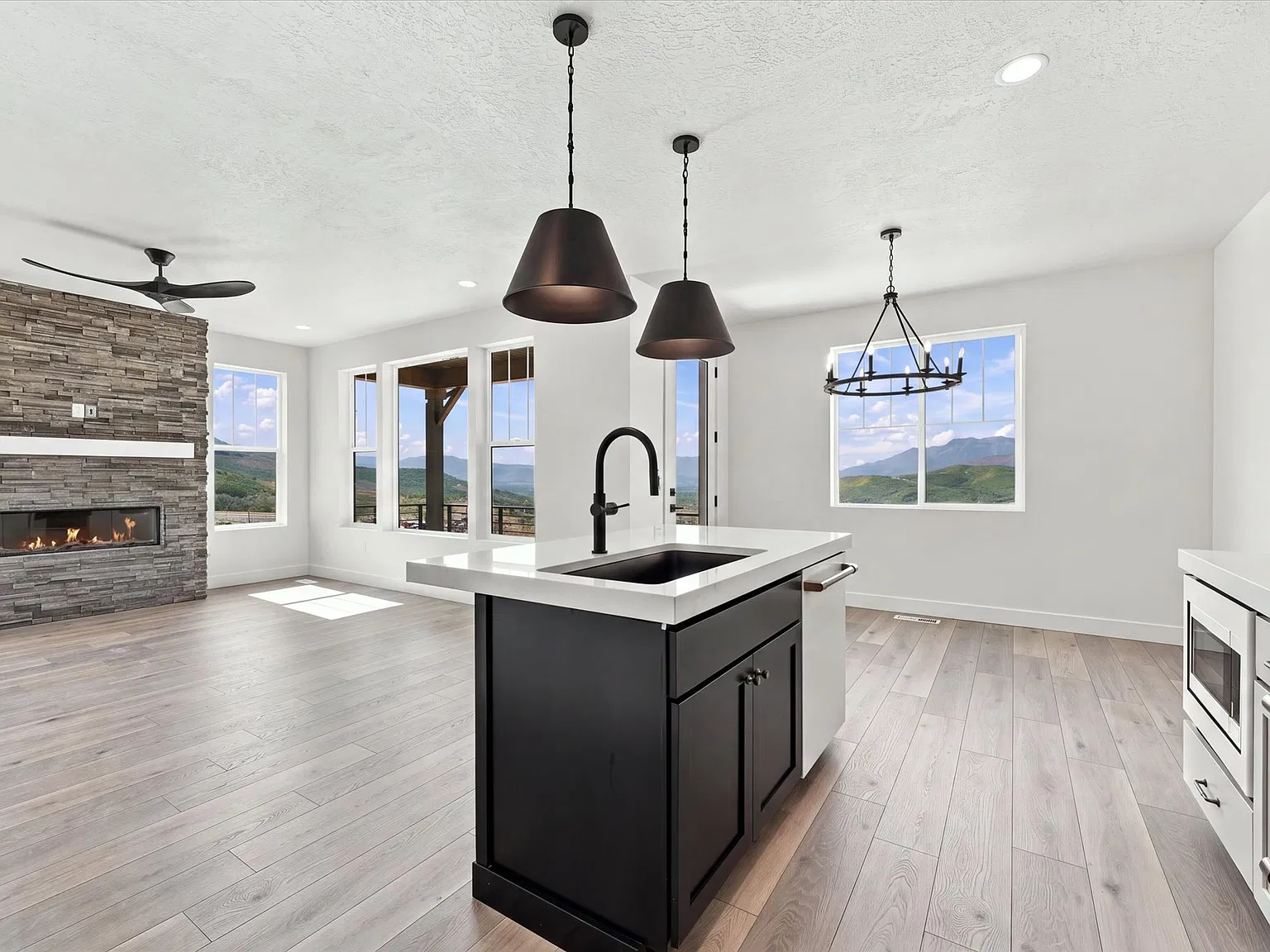 4 bed, 3.5 bath, 2735 sqft, $4,650 — Photo 3