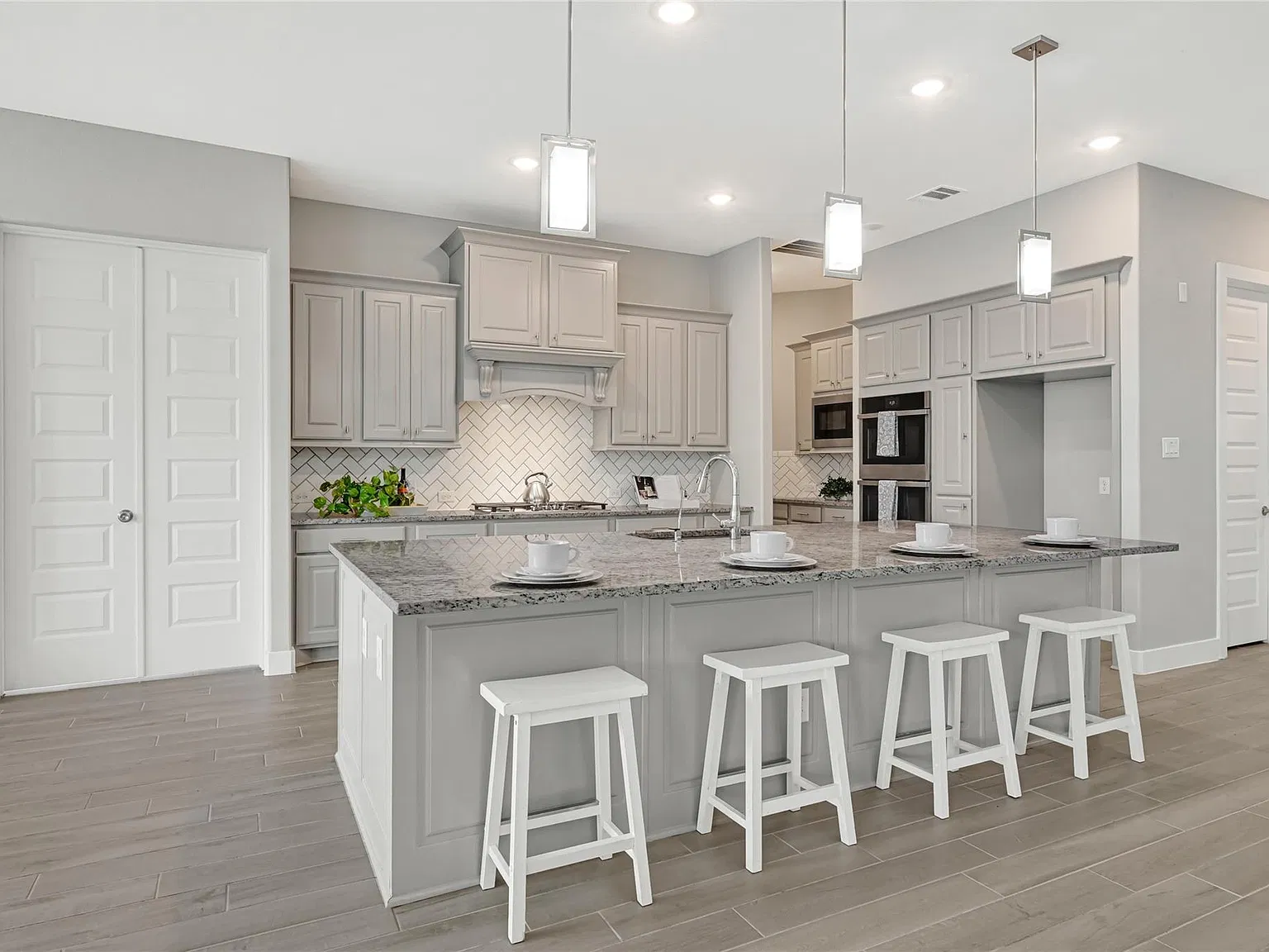 6 bed, 6.5 bath, 5650 sqft, $6,500 — Photo 4