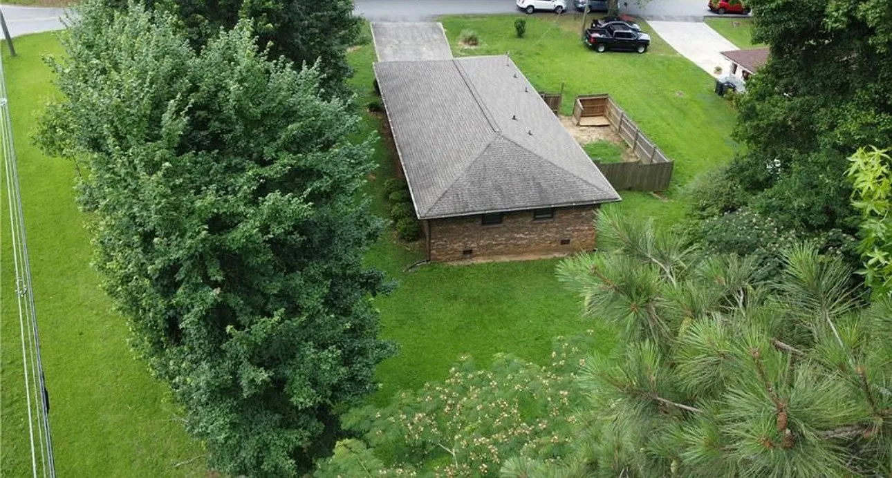 3 bed, 1.5 bath, 1097 sqft, $1,850 — Photo 4