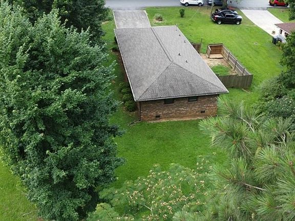 4th image of 22 Marty Ln
