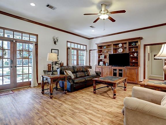 Another look at the large living room.