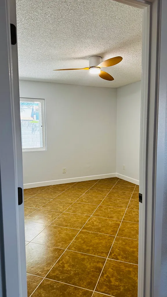 Charming 2BR, In-Unit Washer/Dryer, Private Fenced Yard, Pets welcome — Photo 4