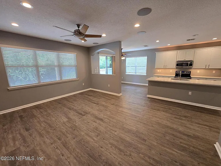 180 Thornloe Dr — Photo 14