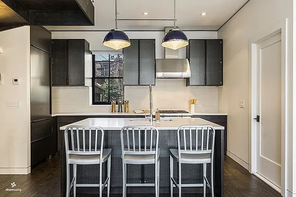 Rented by Dixon Advisory USA Inc. | media 3