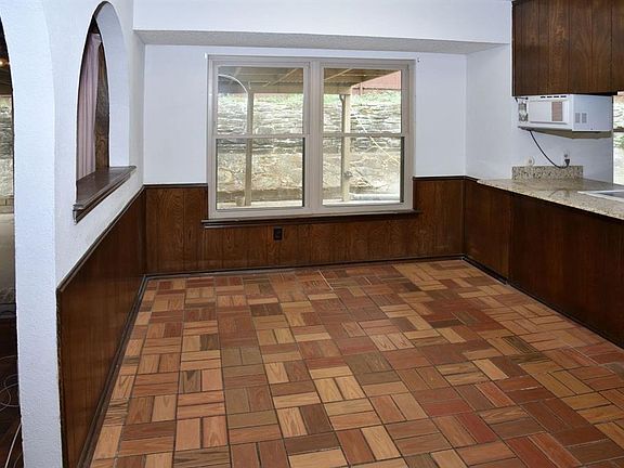 4th image of 801 Cornish Oak Ct