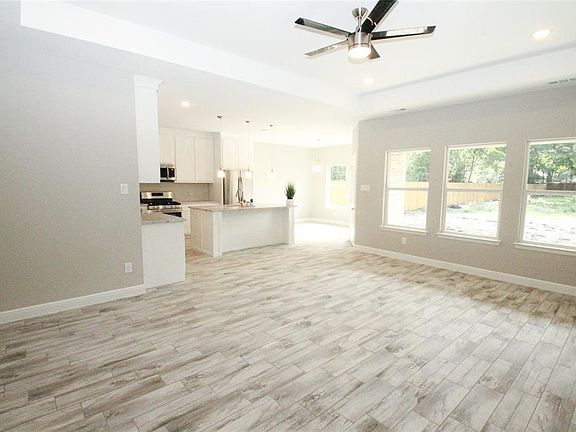4th image of 3800 Wood Oak Dr