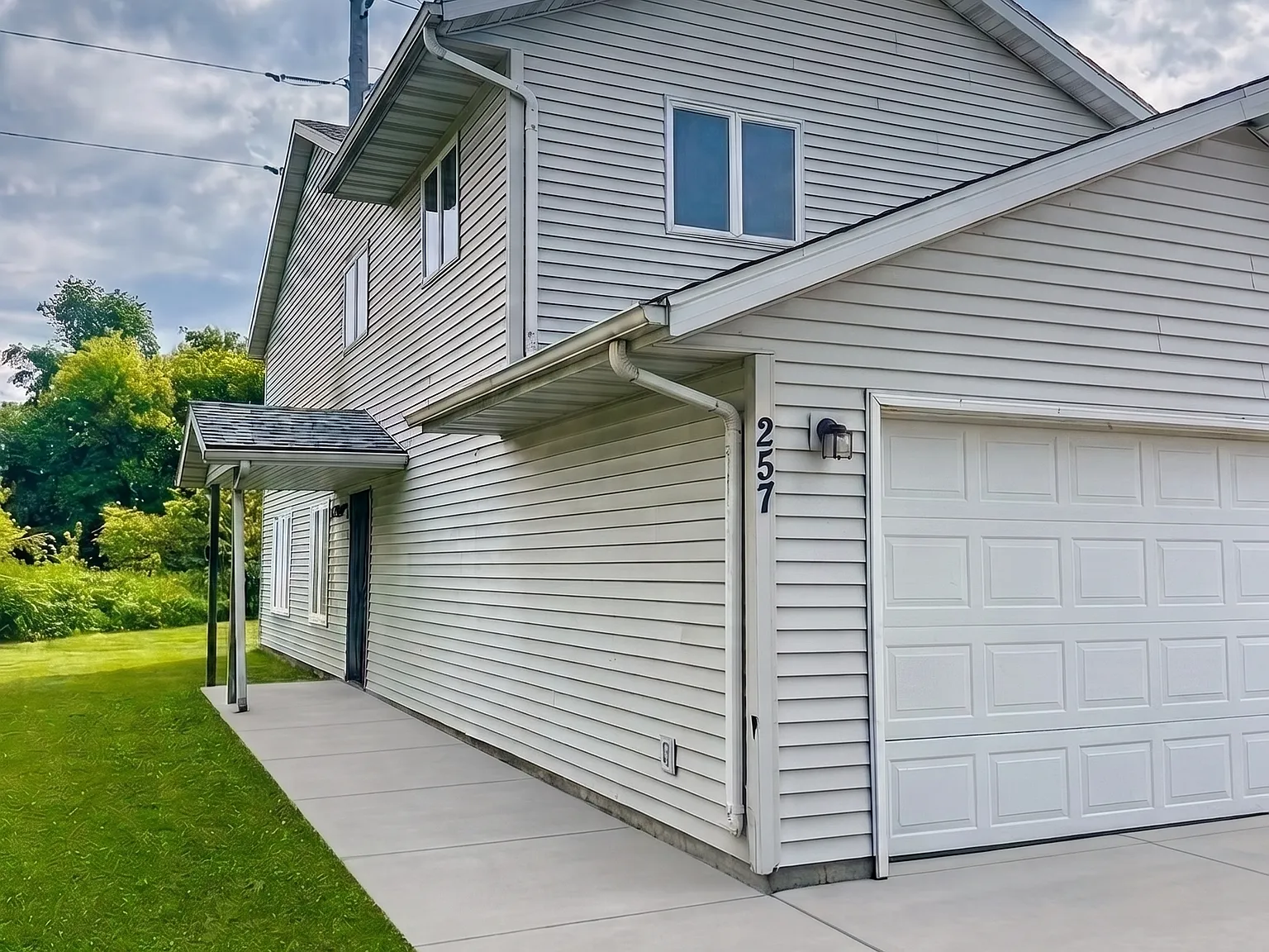 2 Bed, 1.5 Bath Townhome In Dane - First Month Rent Free! — Photo 3