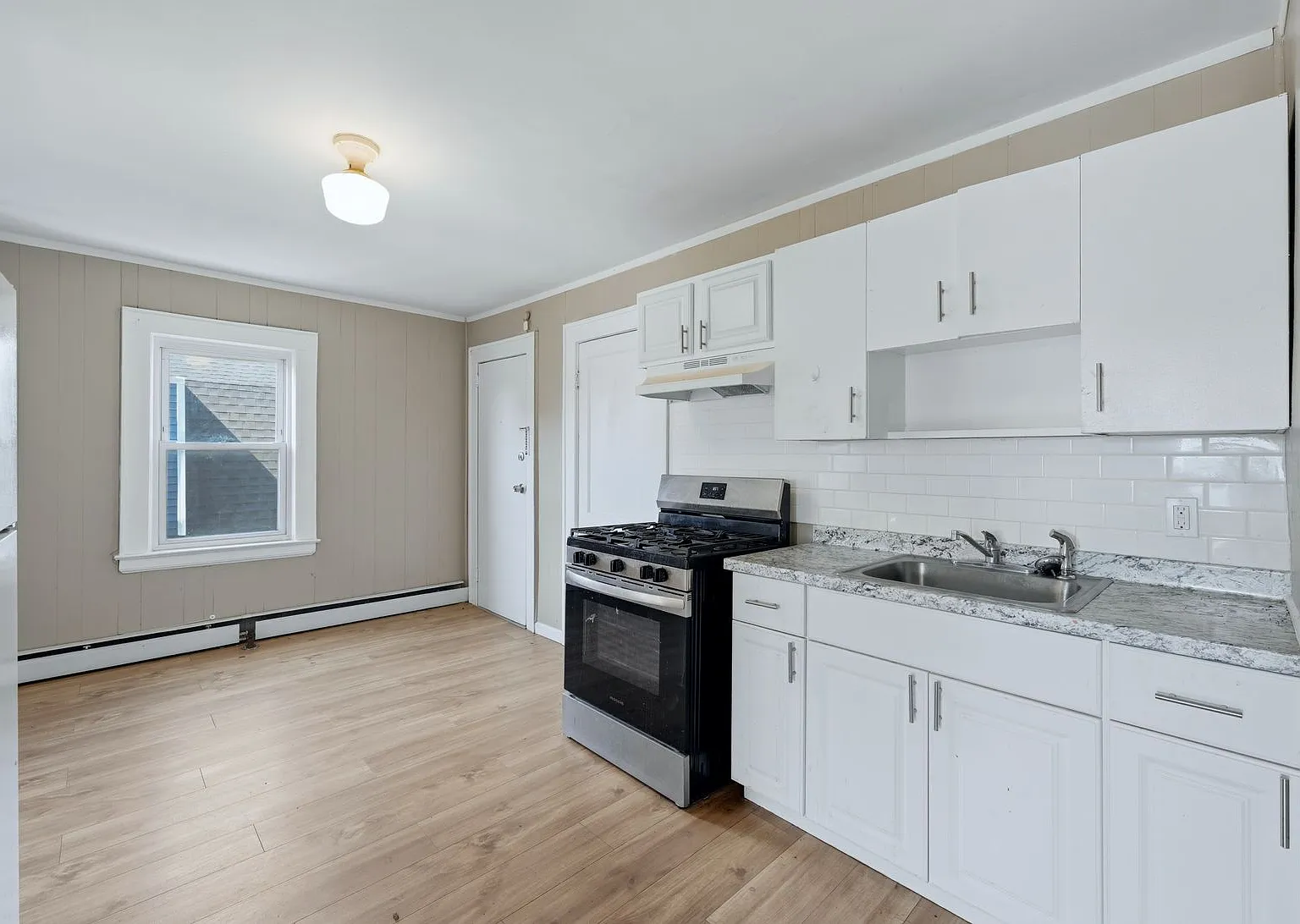 1 bed, 1400 sqft, $1,750 — Photo 3