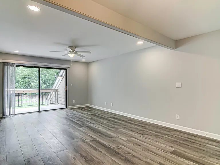 1518 Benjamin Pkwy #D — Photo 5
