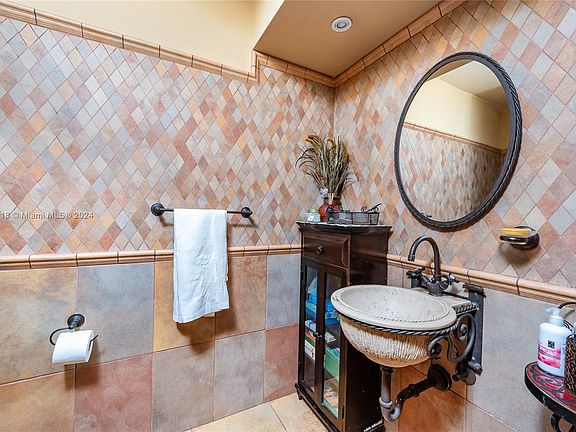 4th image of 10252 NW 52nd Ln #10252