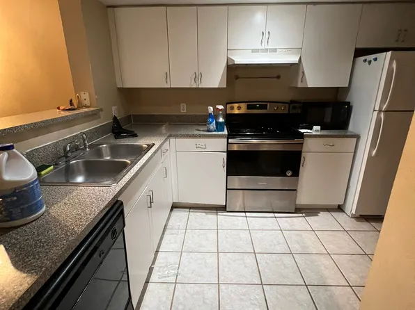 5035 Wiles Rd, Pompano Beach, FL