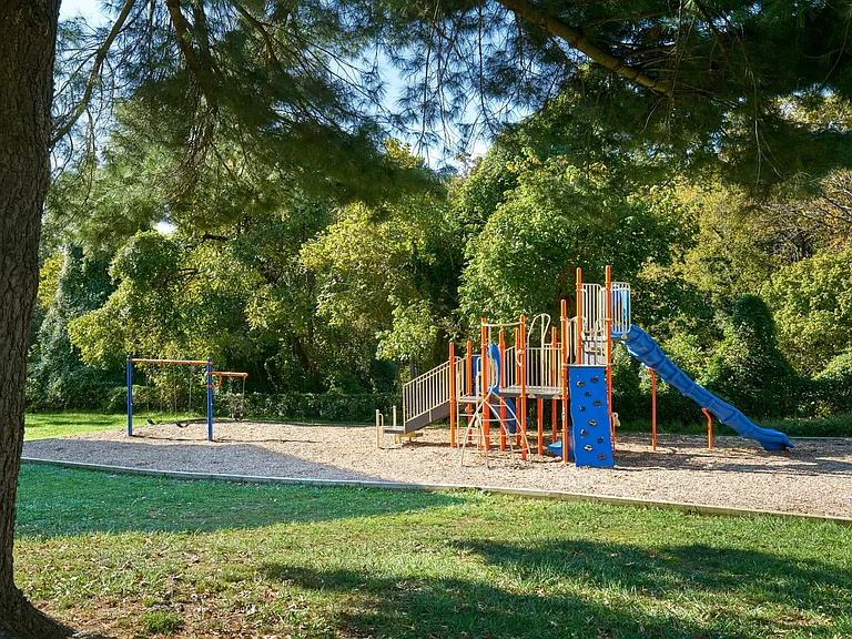Seneca Place — Photo 5