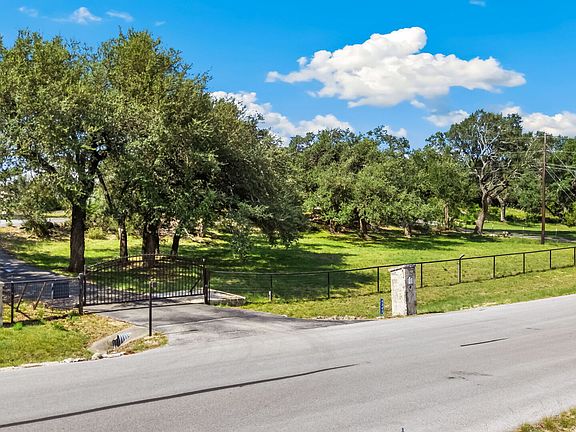 3rd image of 6247 Yorkshire Dr
