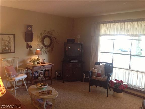 3rd image of 598 Oak Valley Dr