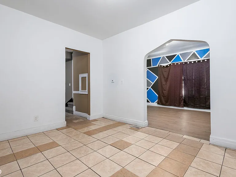 5421 Toledo St — Photo 19