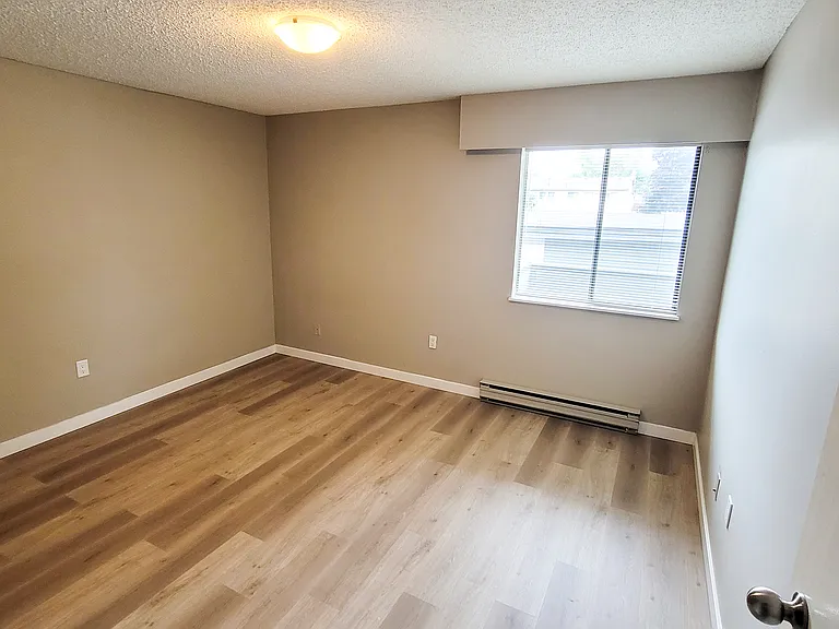 3065 Clearbrook Rd — Photo 8