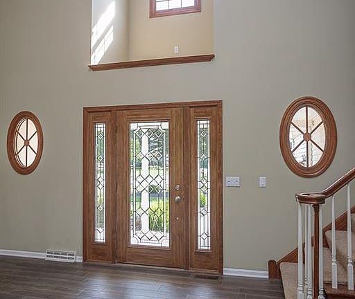 3rd image of 465 Crestwood Dr