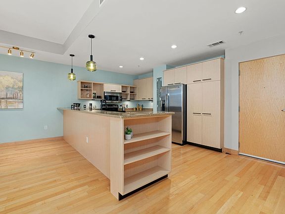 2nd image of 309 W Washington Ave Unit 505