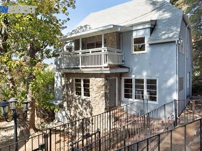 869 E 28th St, Oakland, CA, 94610