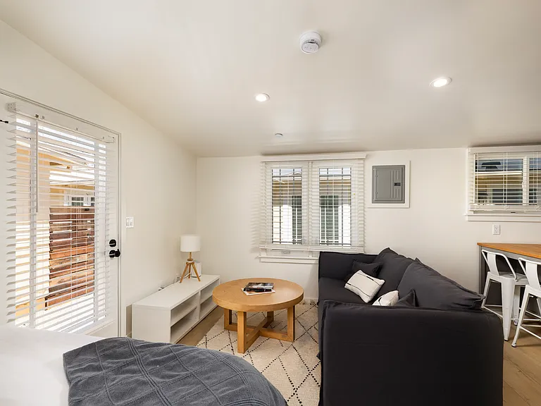 510 Chapala St #4 — Photo 5