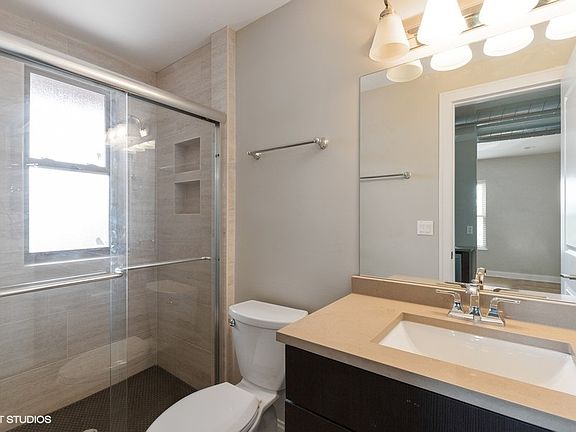 4th image of 641 E 49th St #641E-3