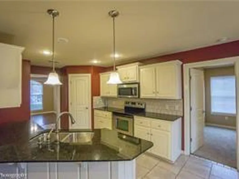 2537 N Vickers Pl — Photo 4