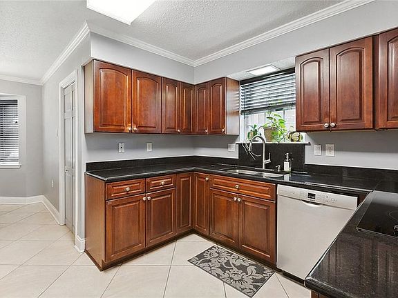 3rd image of 3708 Scofield St