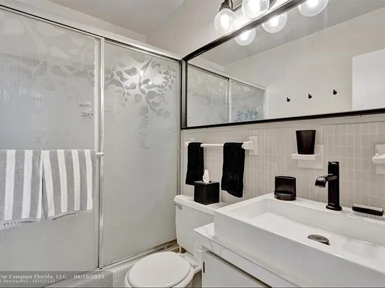 6750 NE 21st Rd #123 — Photo 11