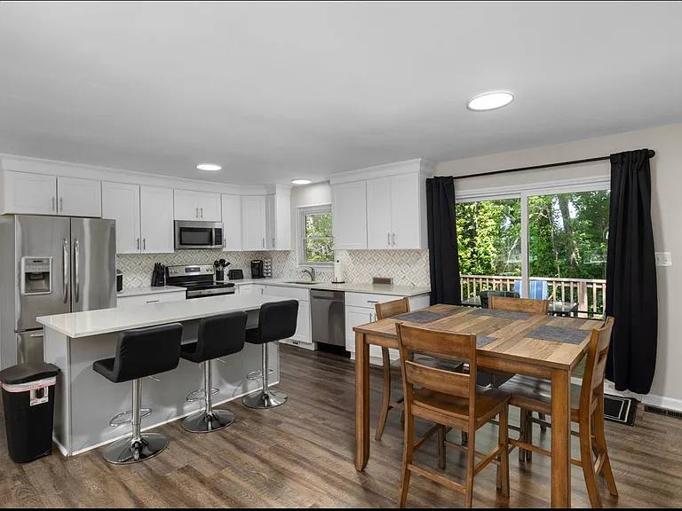 1048 Ivy Ln — Photo 15