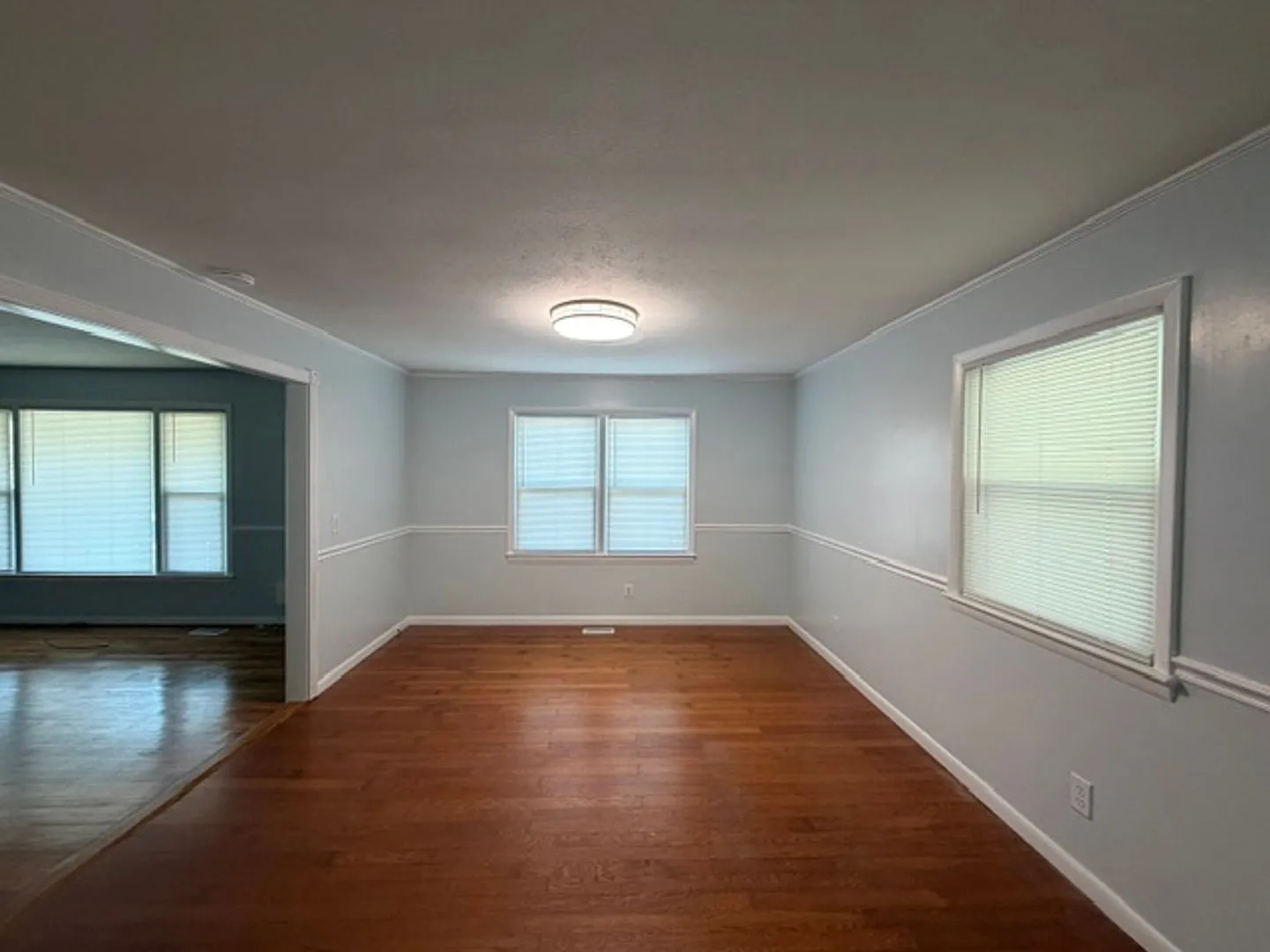 434 Crystal - Ramsey Street~2 Weeks Or 1 Month Free — Photo 3