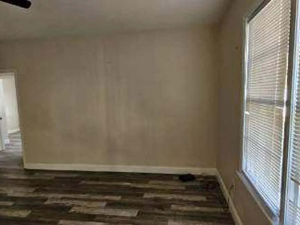 490 E Pearl St #4