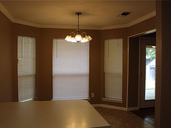 5th image of 813 Parkwest Blvd