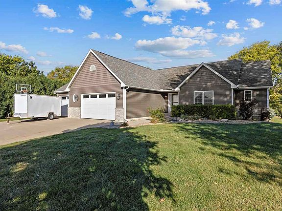2nd image of 1206 Winchester Cir NE