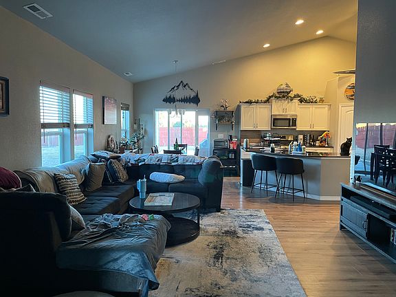 2nd image of 8021 Berwyn Loop