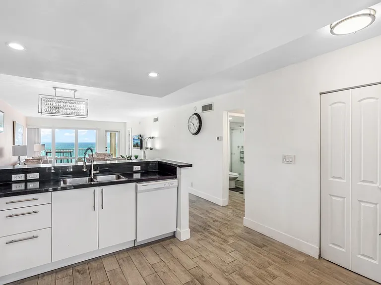 750 N Ocean Blvd #1507 — Photo 6