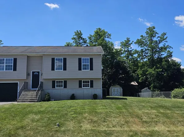207 Pike Ct, Shippensburg, PA 17257