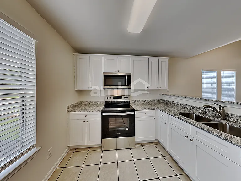 602 Fairgreen Trl — Photo 3