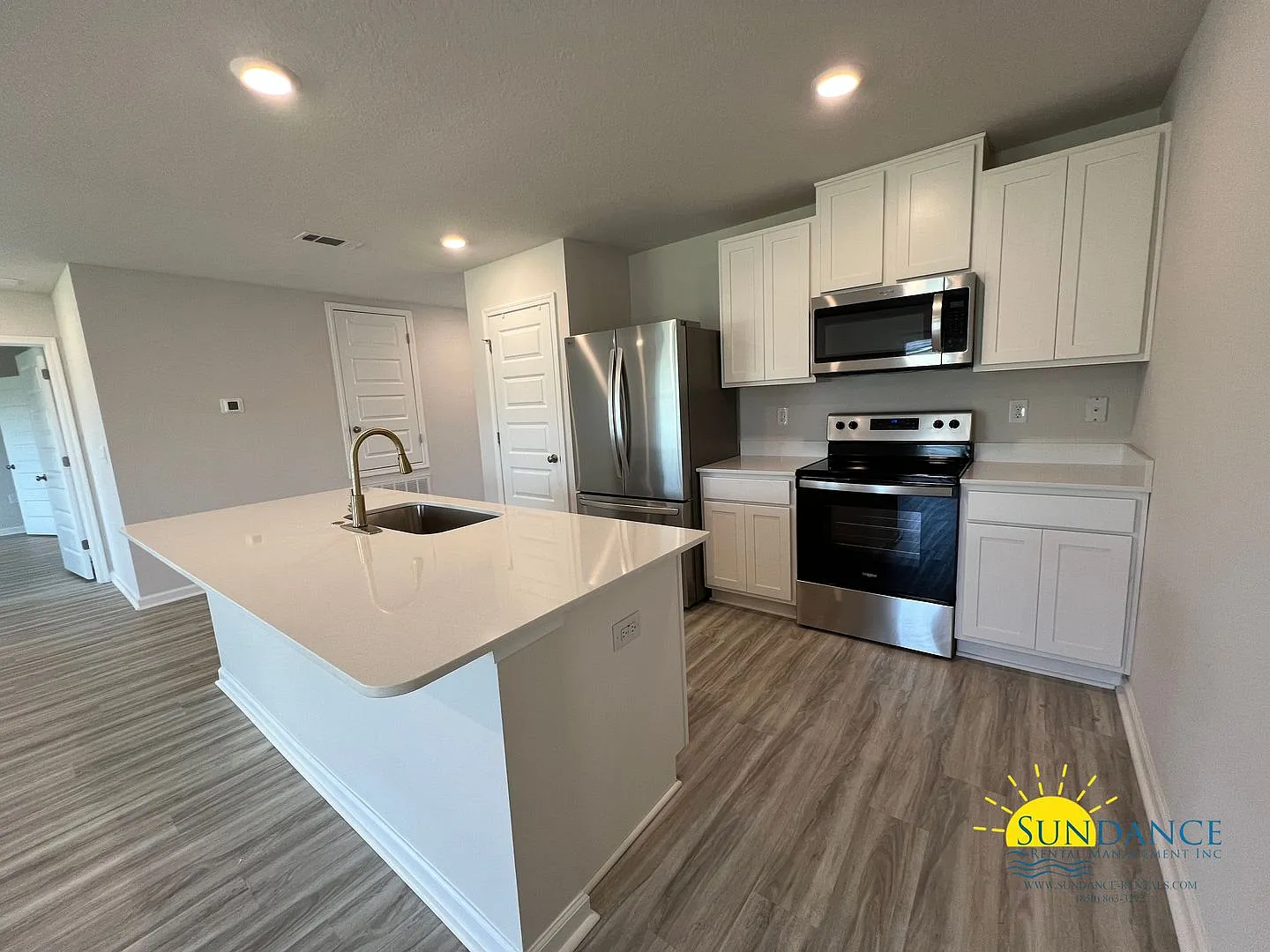 Spacious 4-Bedroom Home in Silver Lake Village, Crestview! — Photo 4