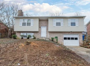 320 E Tiverton Way, Lexington, KY 40517