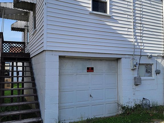 Front/parking off alley